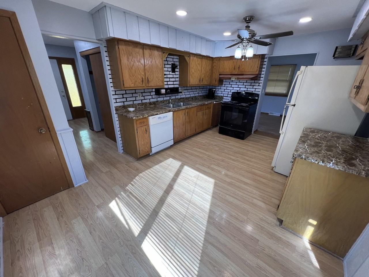 6174 S 38th St - Photo 3 of 7