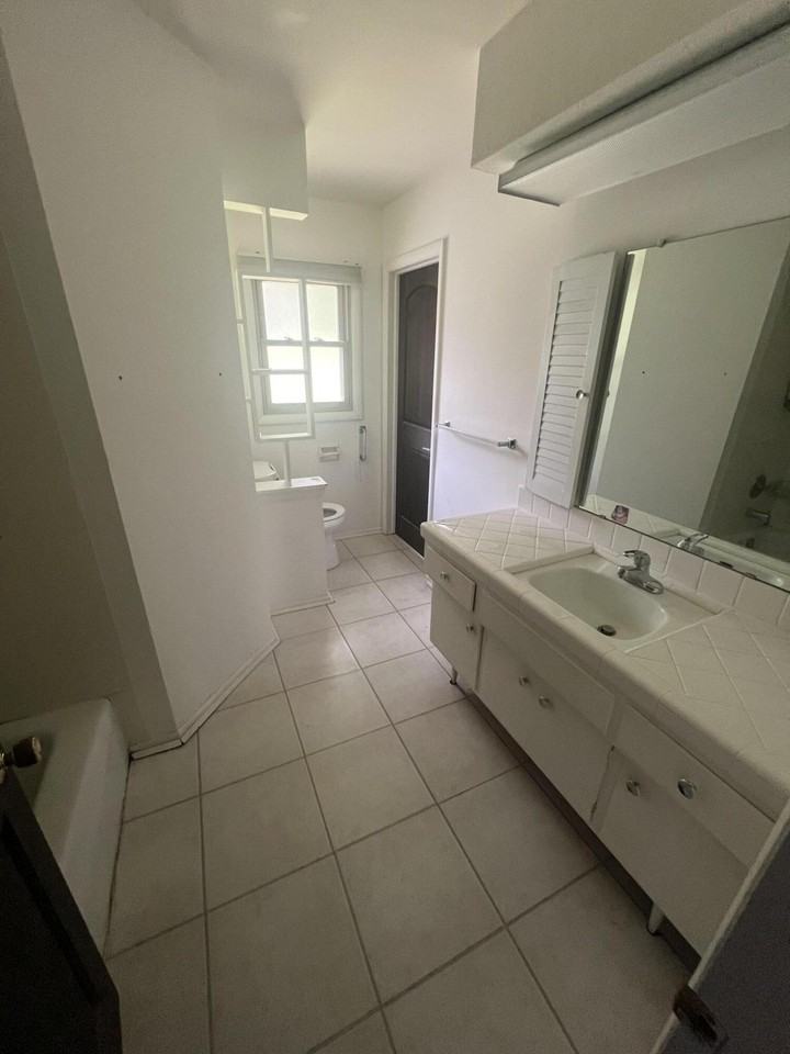 2212 W Parnell Ave - Photo 5 of 12