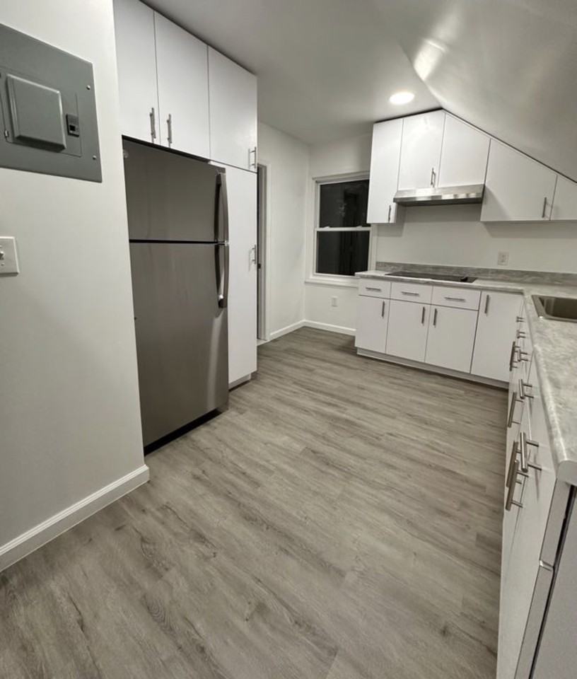 440 E 19th St #5 - Photo 2 of 8