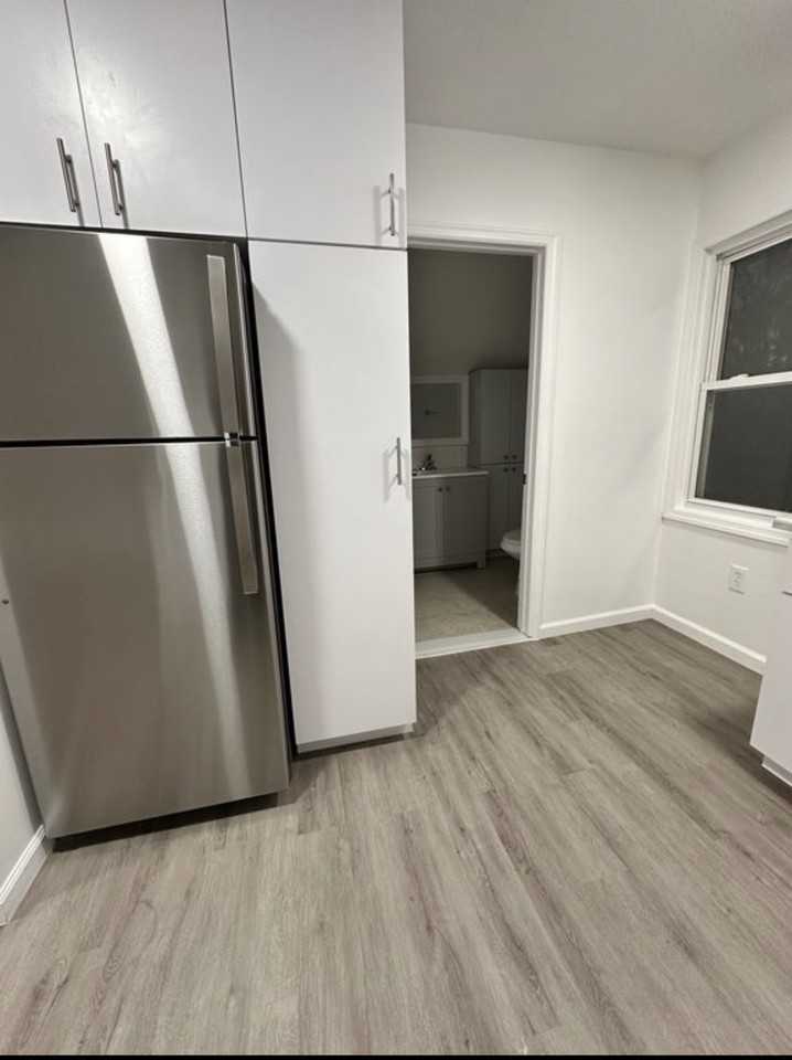 440 E 19th St #5 - Photo 3 of 8