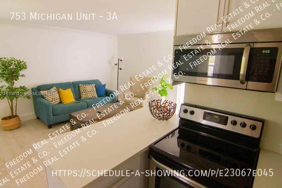 753 Michigan Unit #3A - Photo 3 of 8