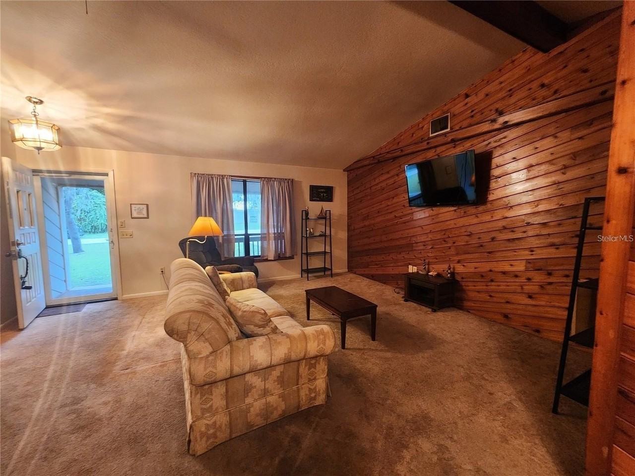 913 Russell Ave - Photo 4 of 15