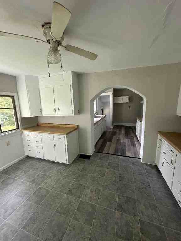 164 N Park St - Photo 3 of 16