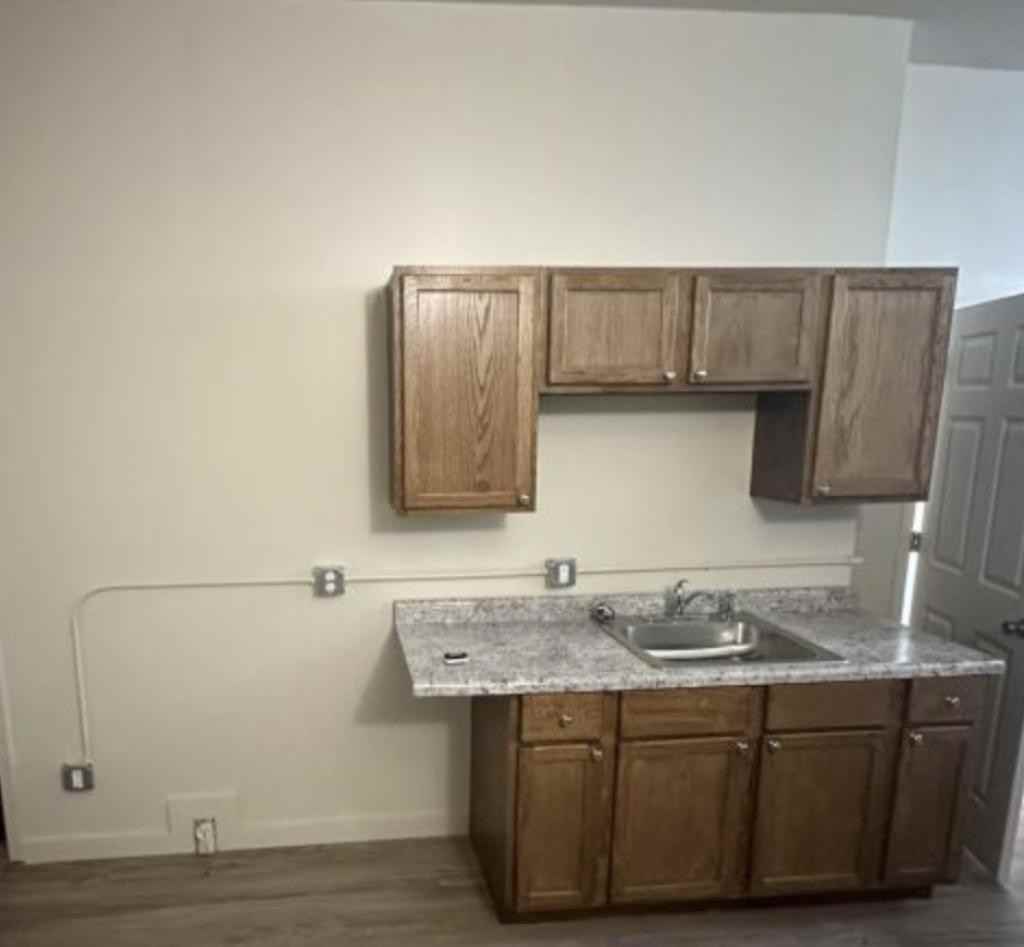 202 1/2 W Main St - Photo 2 of 4