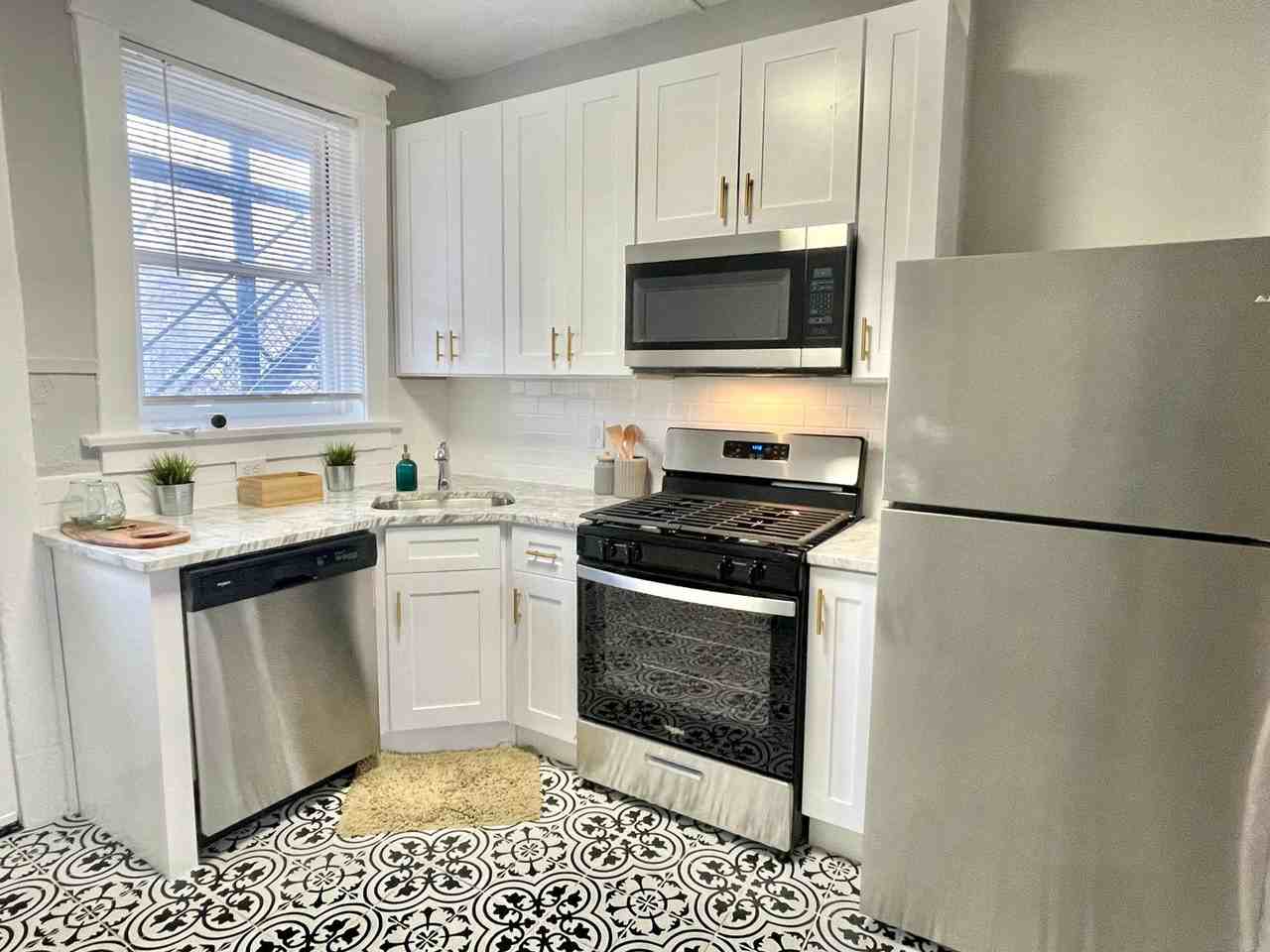 2317 Klemm St #1S - Photo 6 of 17