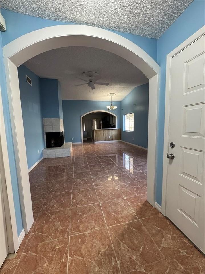 7237 Harbor Heights Cir - Photo 2 of 23