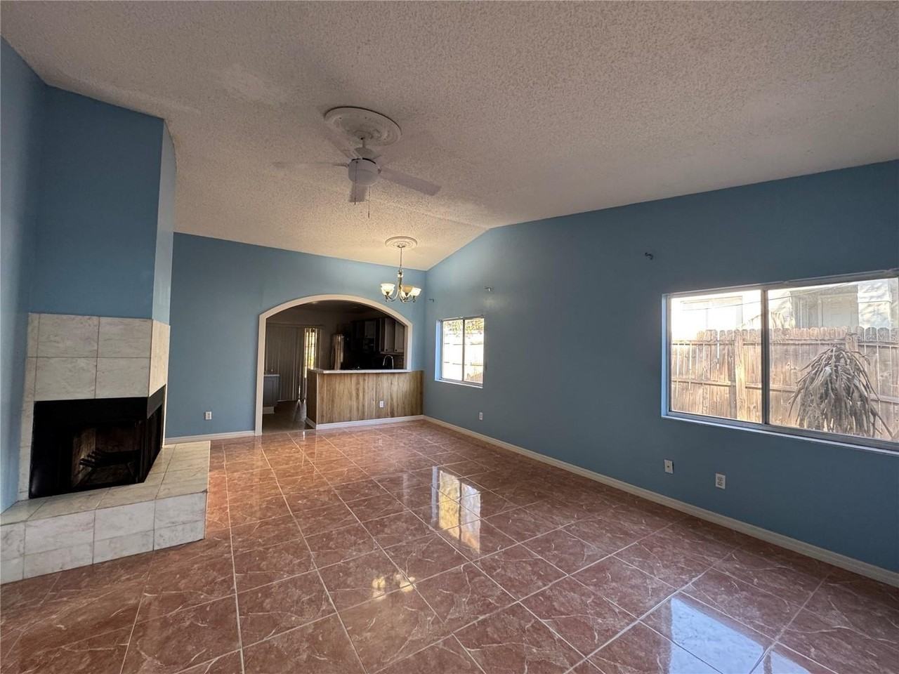 7237 Harbor Heights Cir - Photo 3 of 23