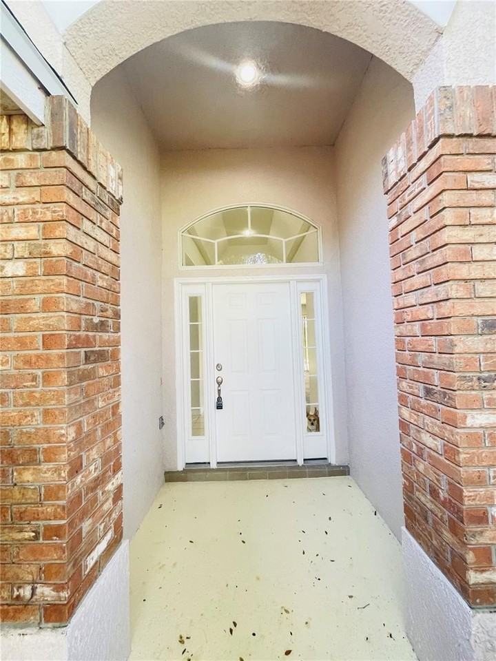 1738 Golfview Dr - Photo 3 of 32
