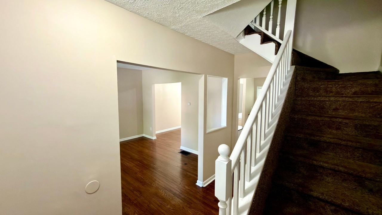 451 Averill Ave - Photo 7 of 28