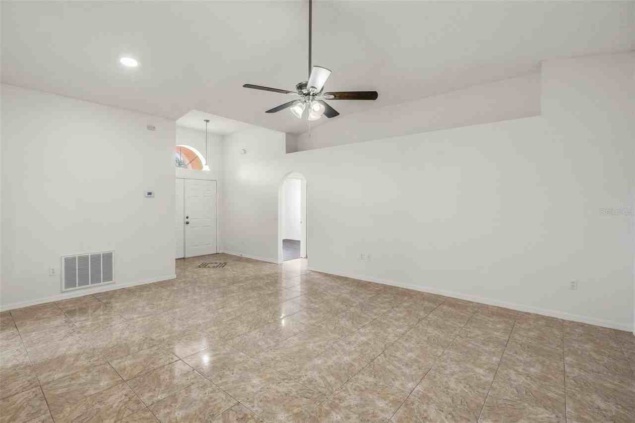 16918 Corner Hill Ct - Photo 4 of 29