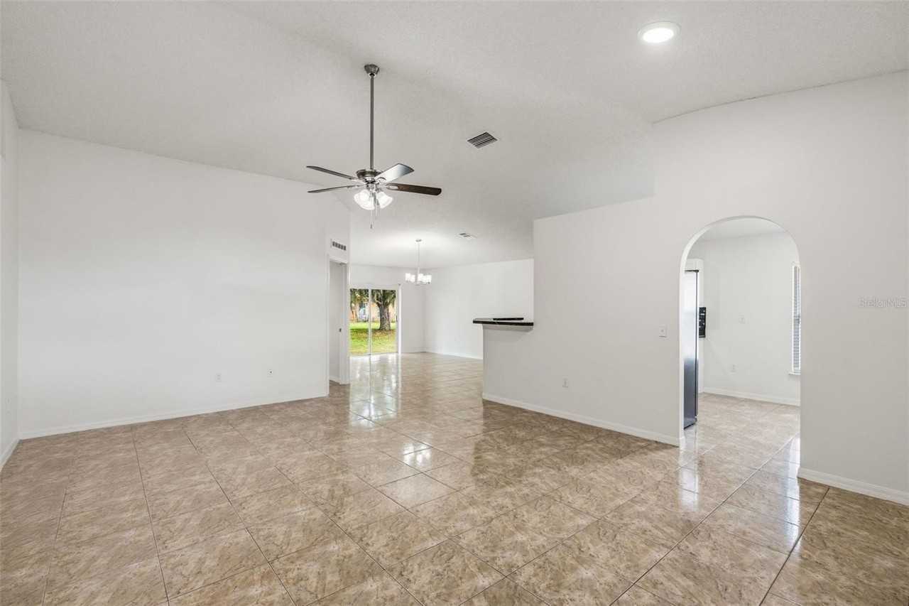 16918 Corner Hill Ct - Photo 5 of 29