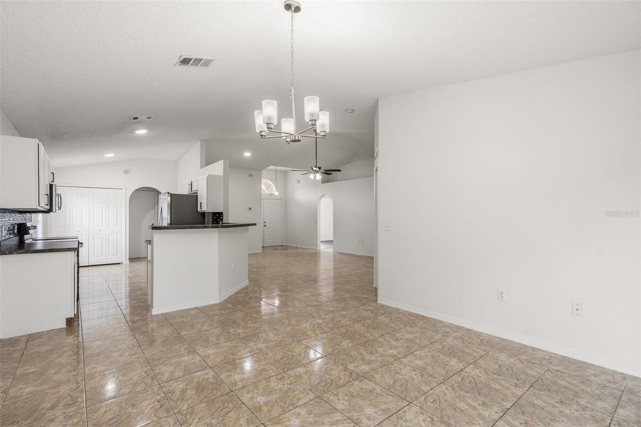 16918 Corner Hill Ct - Photo 6 of 29