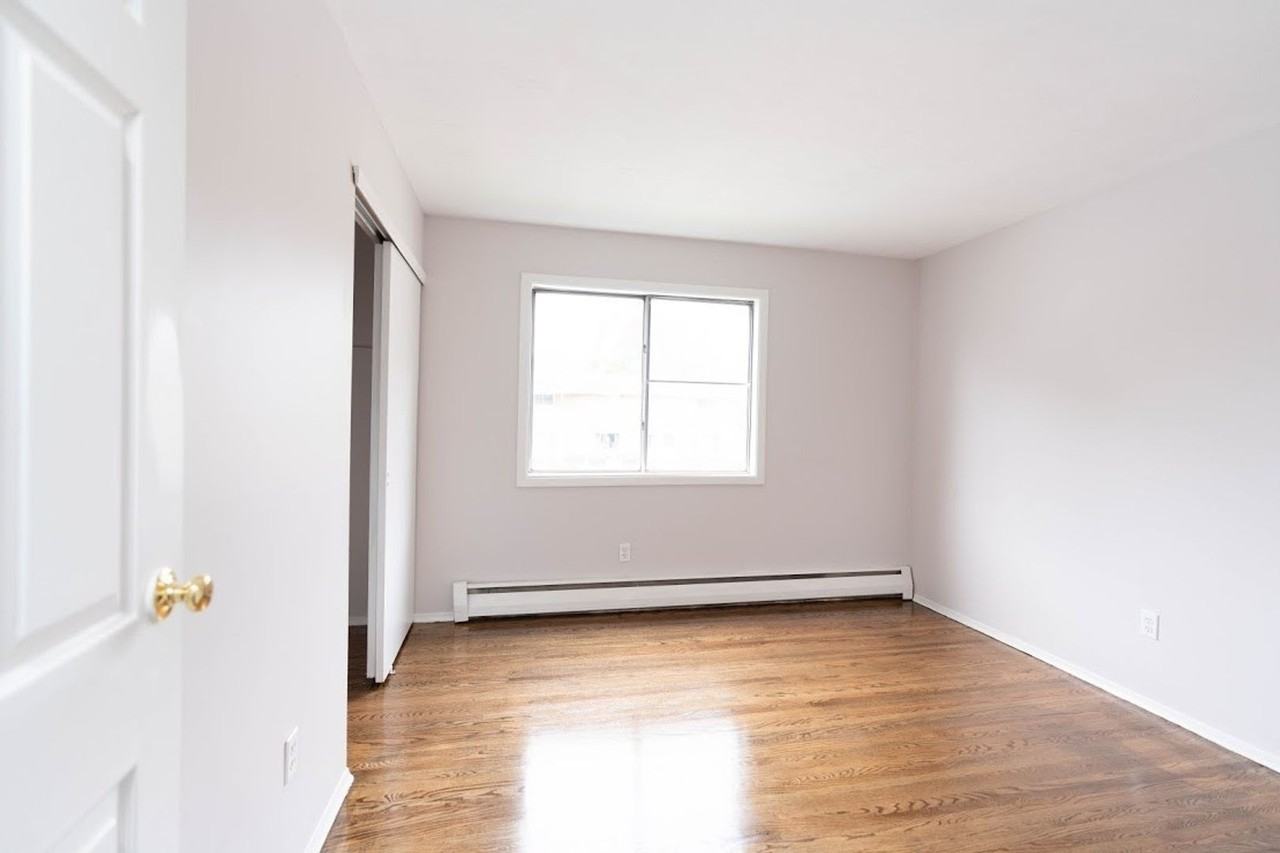 154 Woodhill Dr #1 - Photo 6 of 12