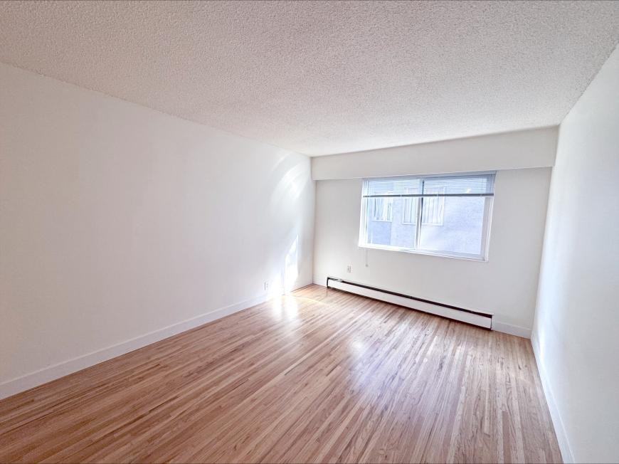 2228 Franklin St - Photo 2 of 7