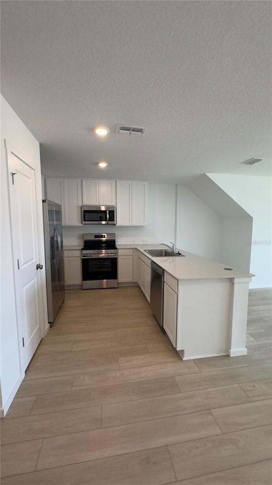 831 Lynx St - Photo 4 of 30