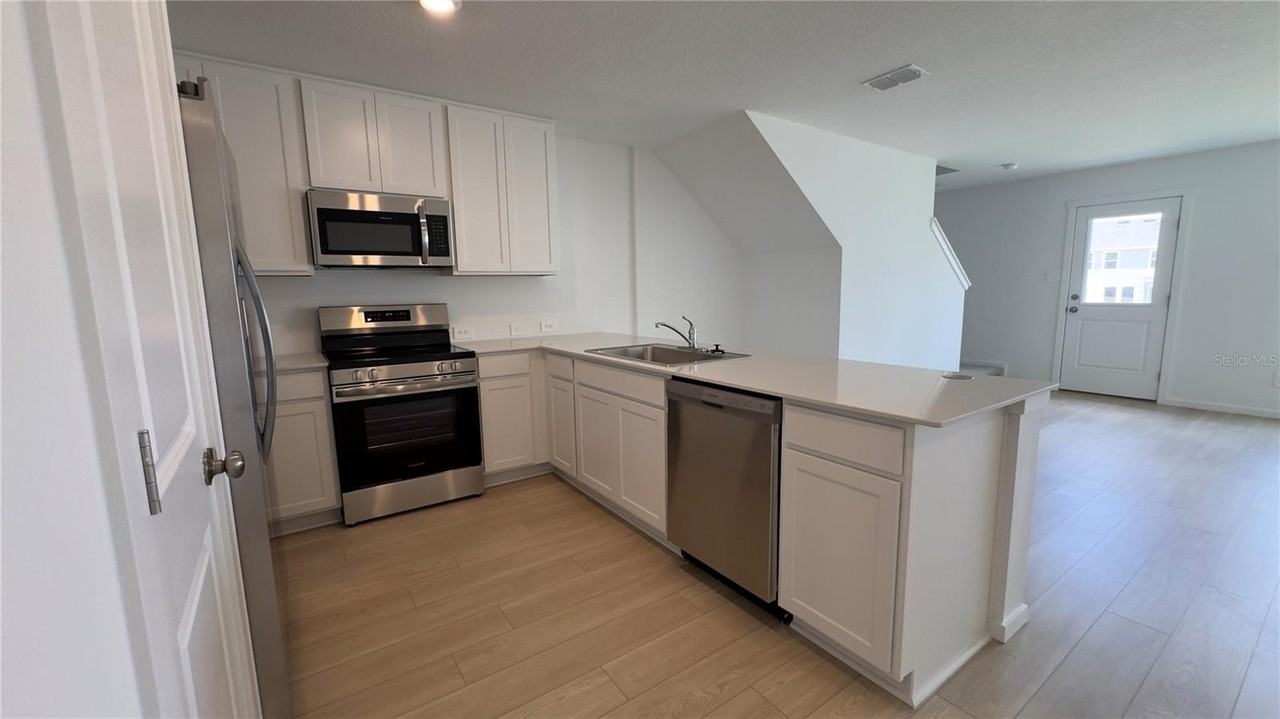 831 Lynx St - Photo 6 of 30