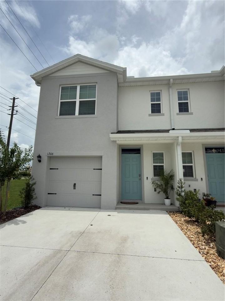 1206 Balsam Dr