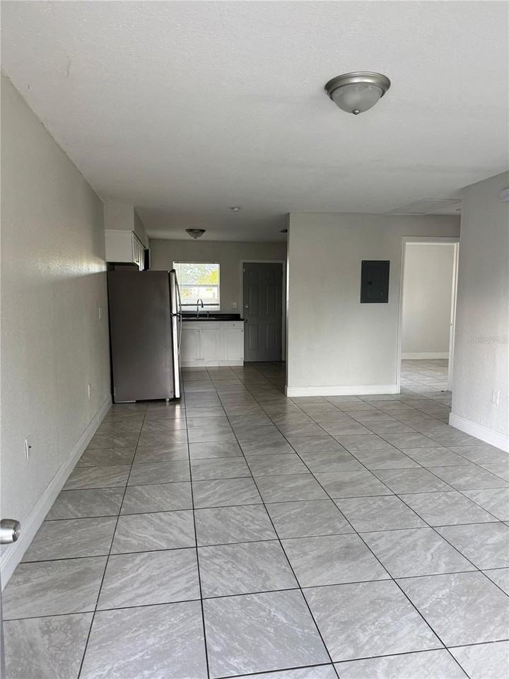 1112 Martin St #C - Photo 2 of 11