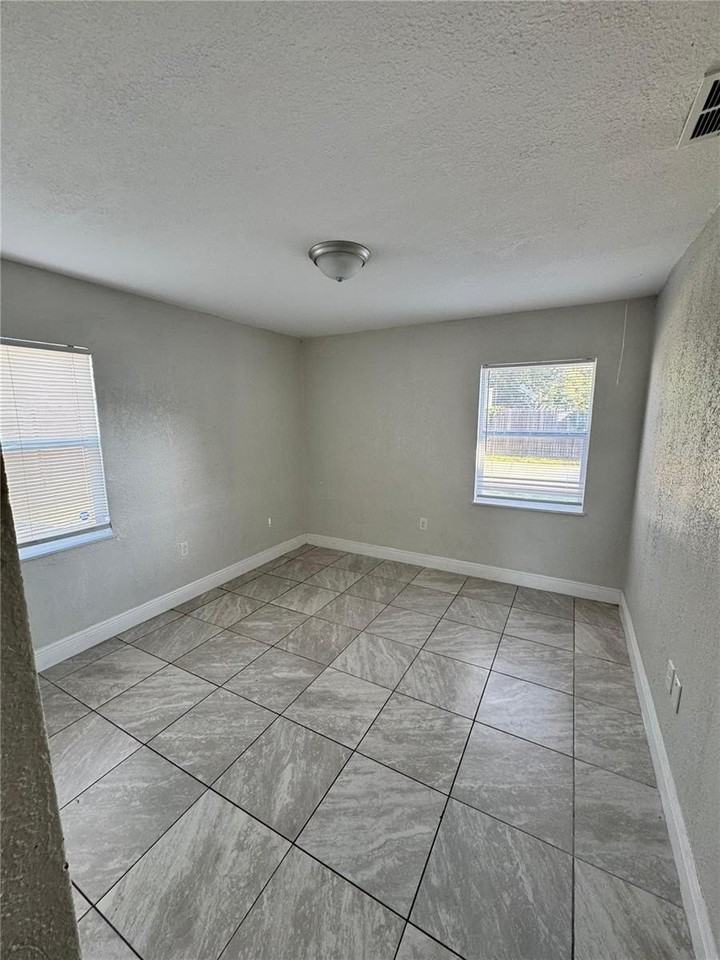 1112 Martin St #C - Photo 4 of 11