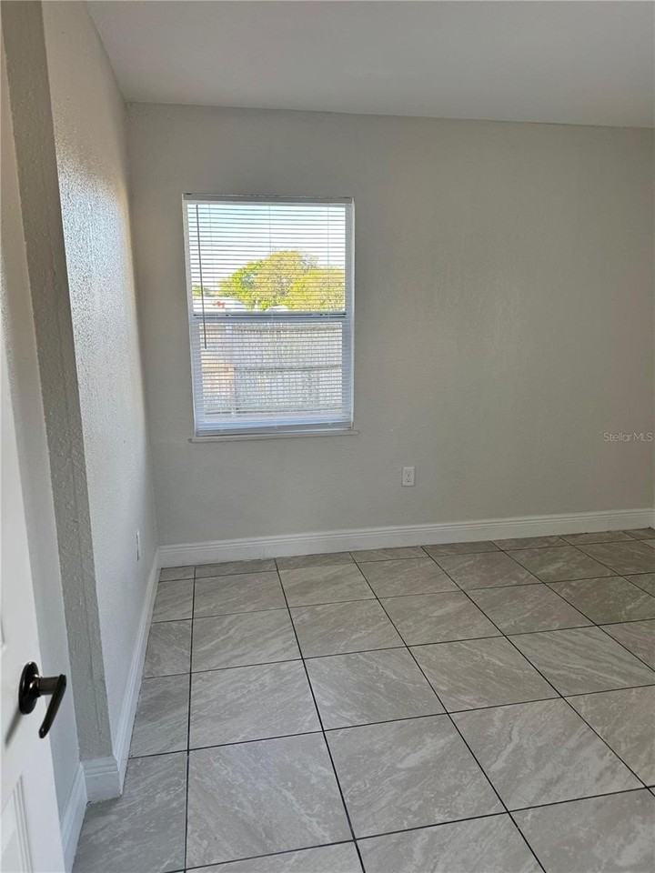 1112 Martin St #C - Photo 6 of 11