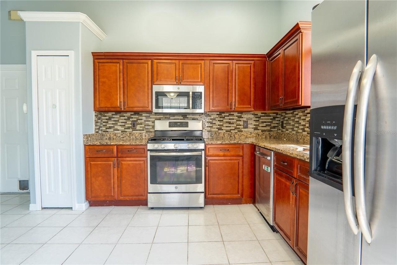 136 Seneca Point Trl - Photo 3 of 40