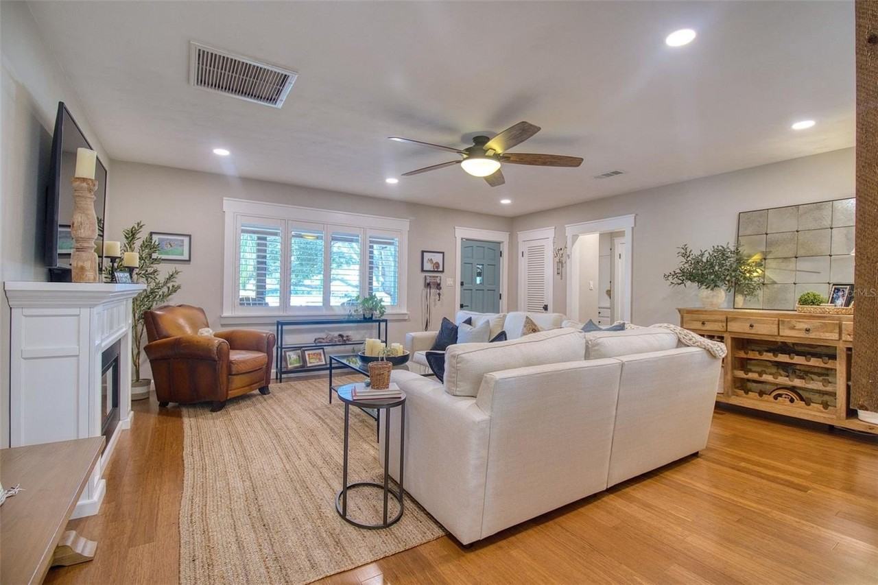 128 Edgewater Ter - Photo 4 of 50