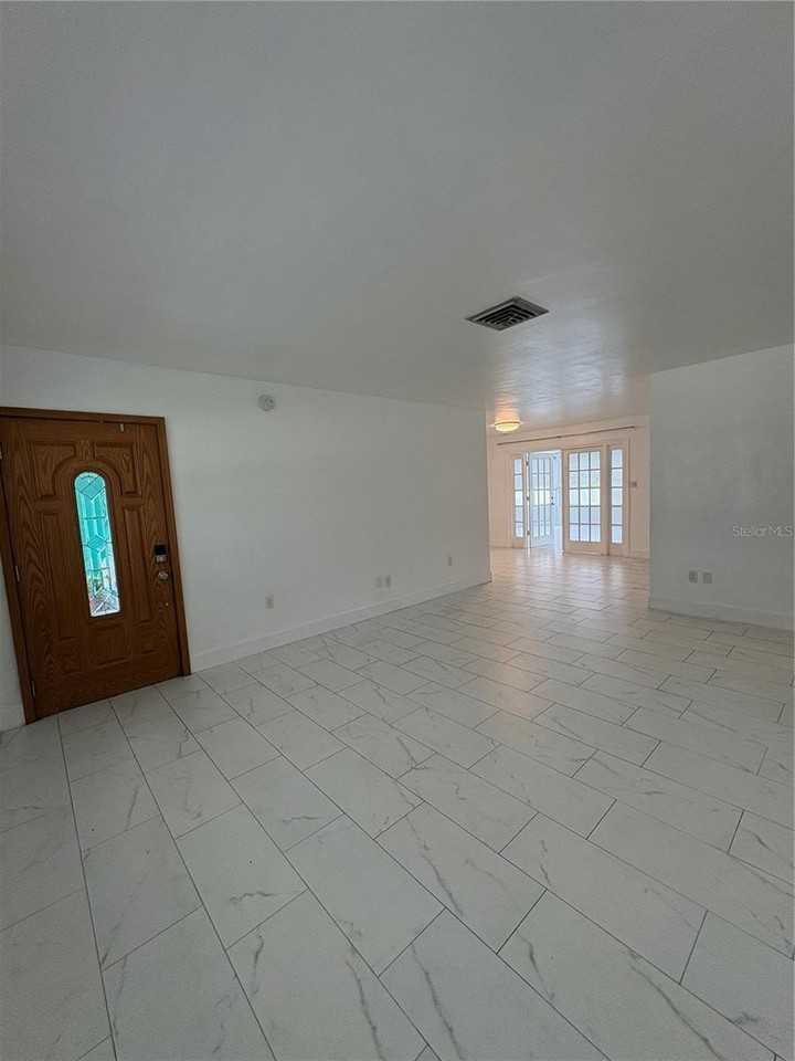 1790 Russell Dr N - Photo 4 of 18