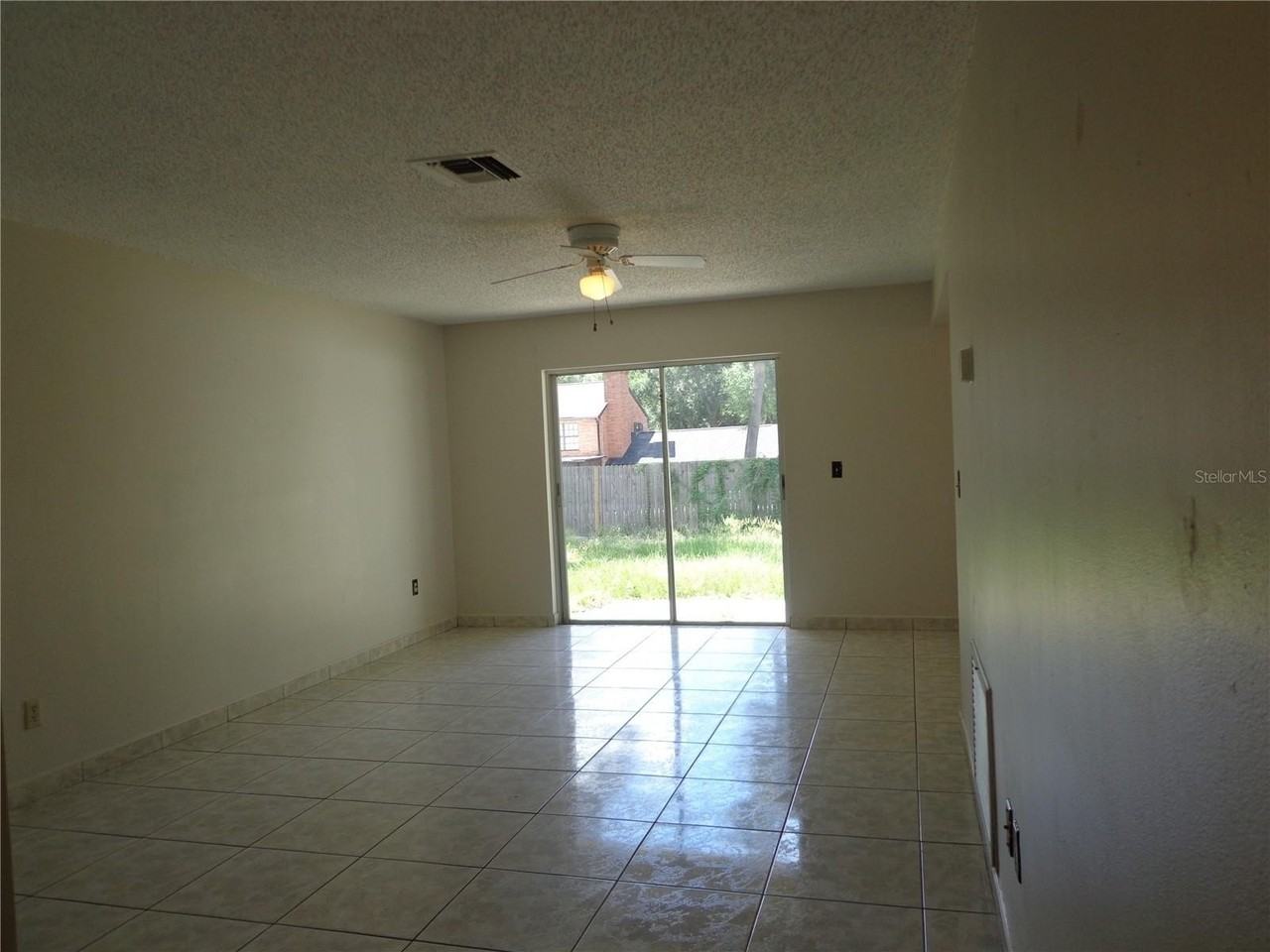 721 Regent Cir S - Photo 3 of 11