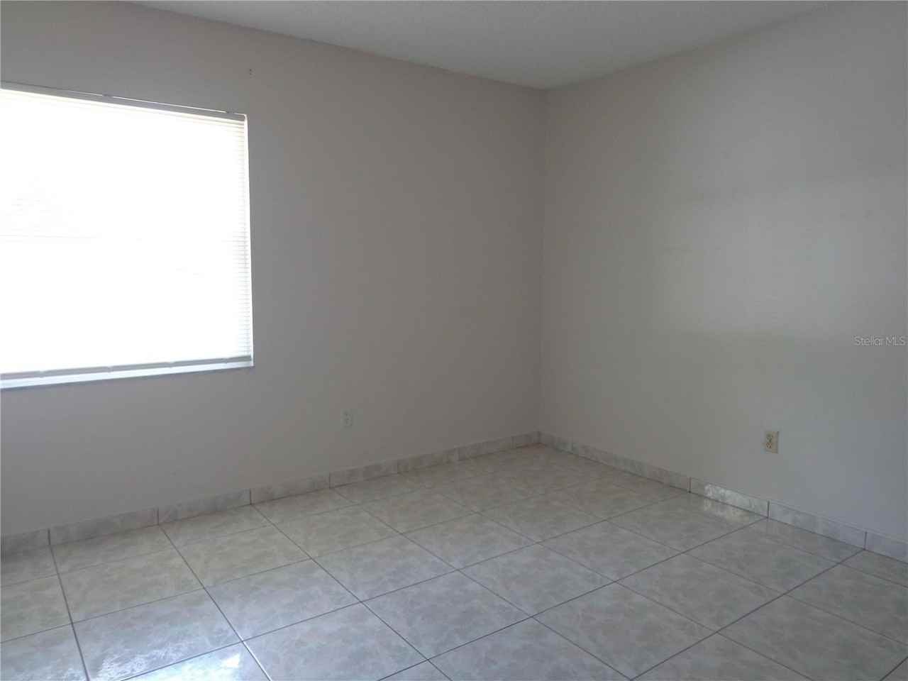 721 Regent Cir S - Photo 7 of 11
