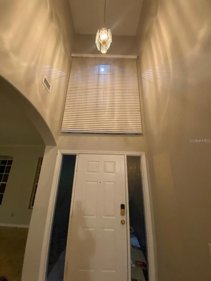 10206 Beneva Dr - Photo 4 of 12
