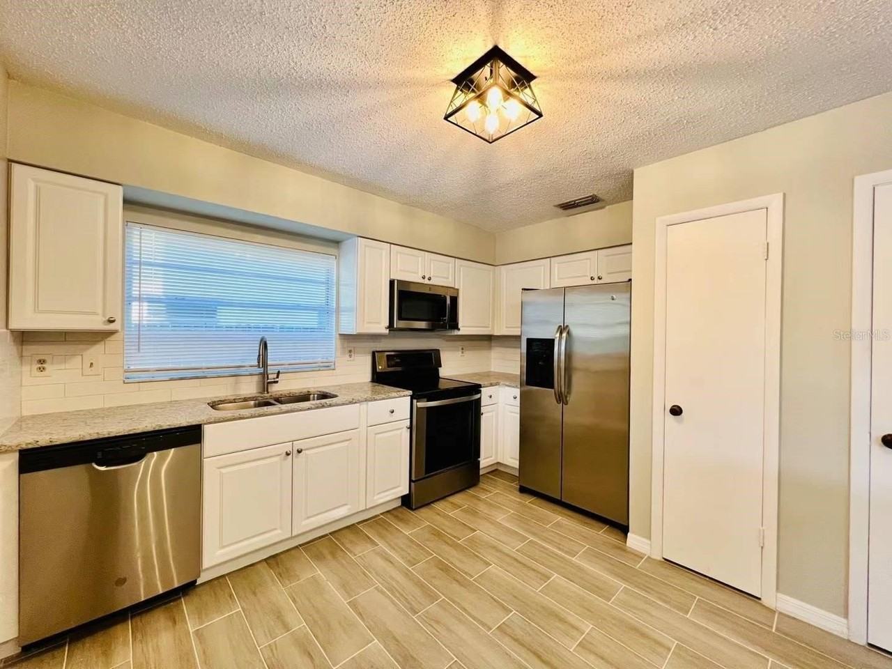 1610 Palm Leaf Dr - Photo 7 of 18