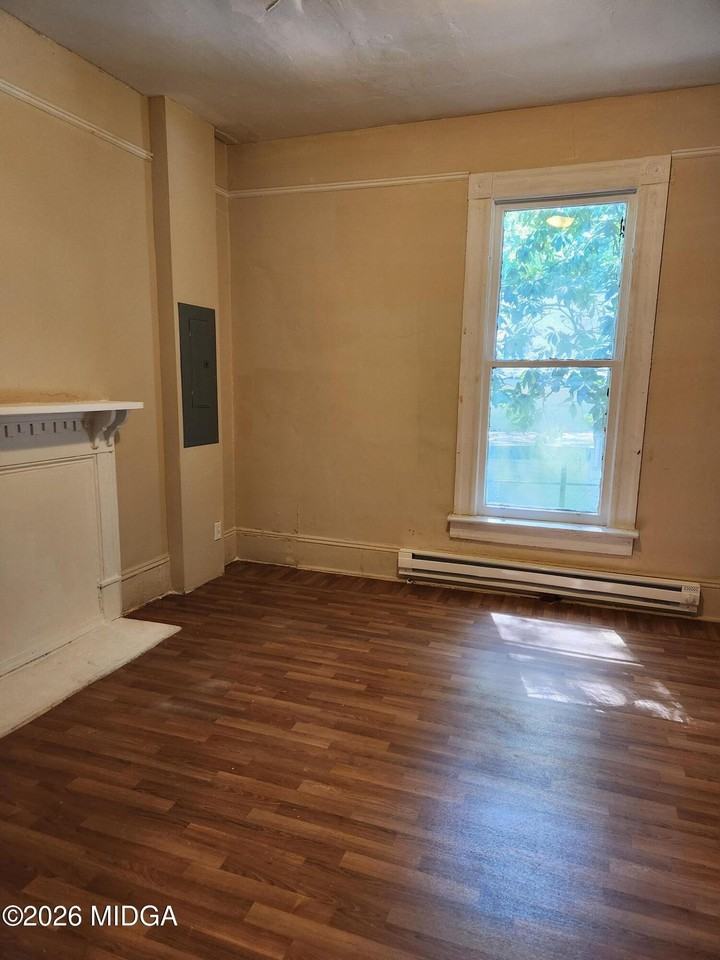 842 Grady St S - Photo 2 of 8