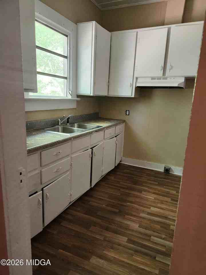 842 Grady St S - Photo 5 of 8