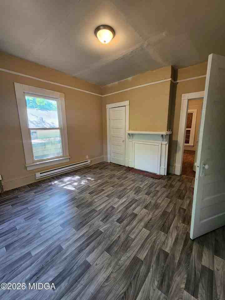842 Grady St S - Photo 7 of 8