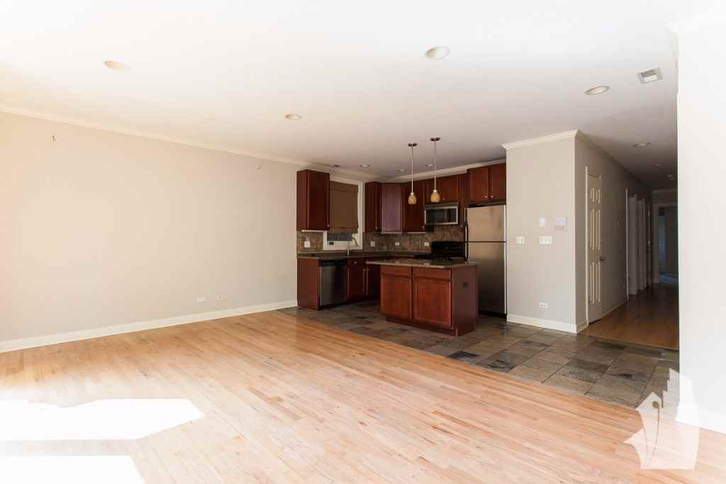 1148 W Roscoe St #2W - Photo 2 of 13