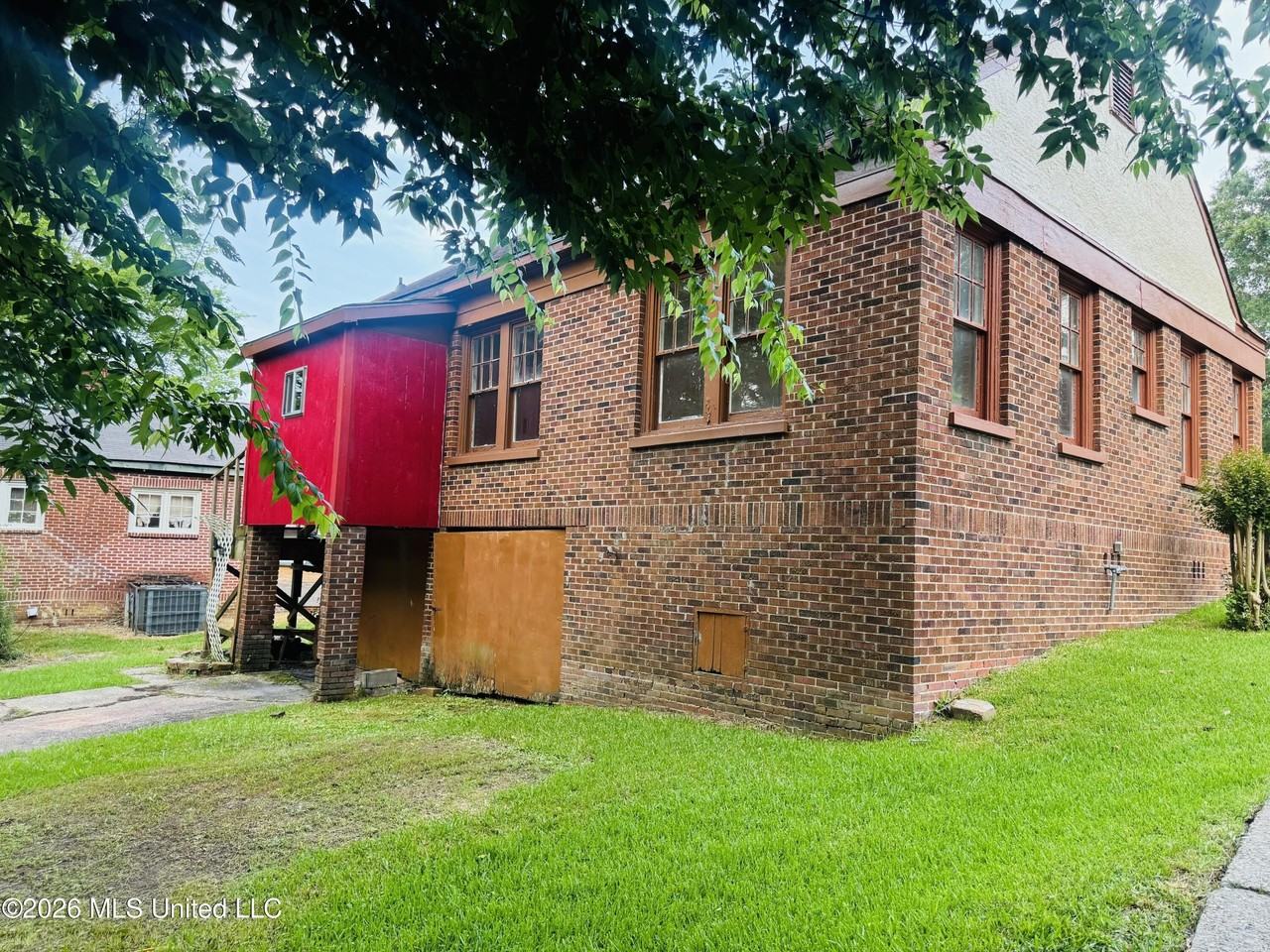 428 Decelle St - Photo 3 of 19