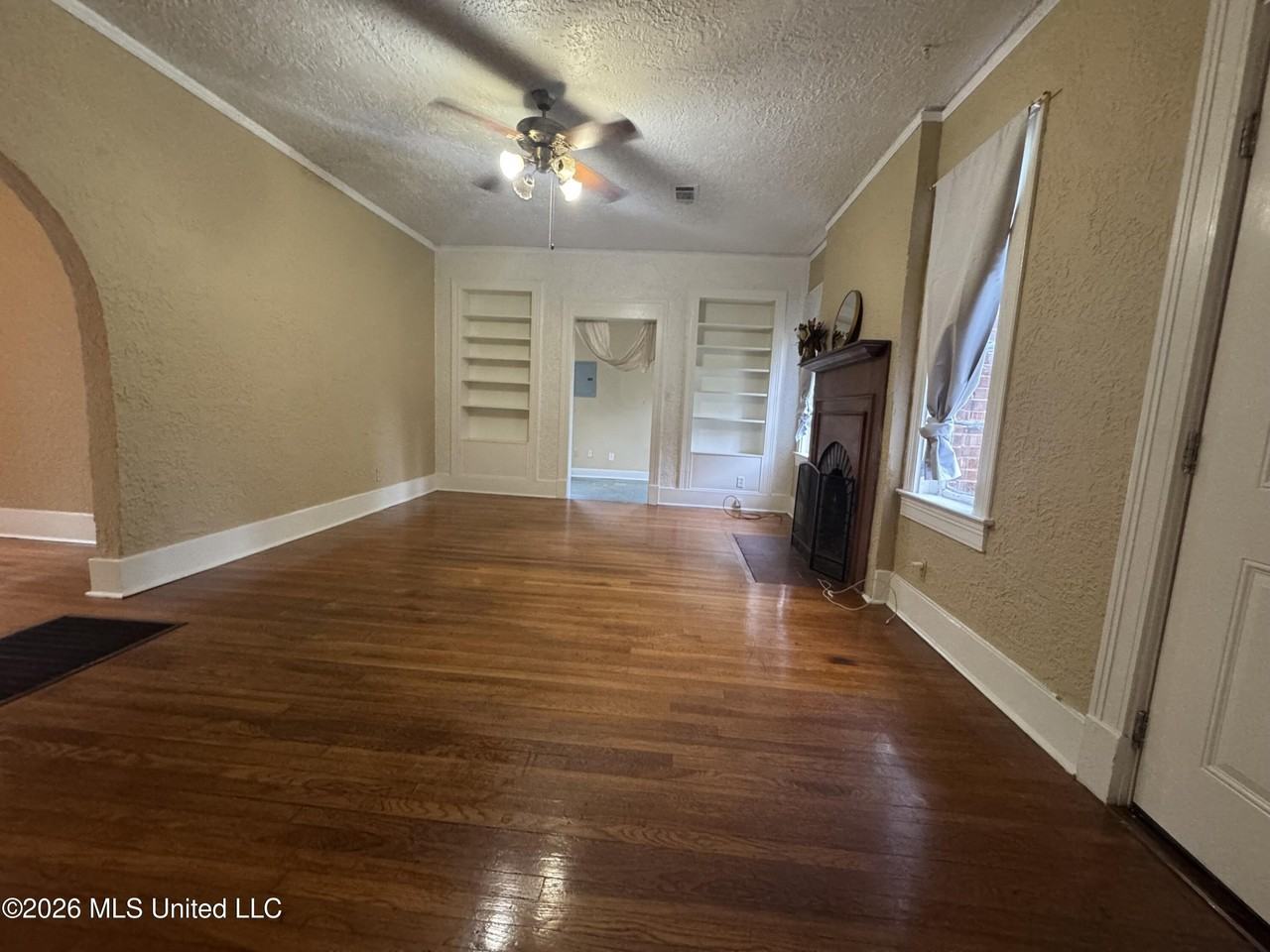 428 Decelle St - Photo 5 of 19