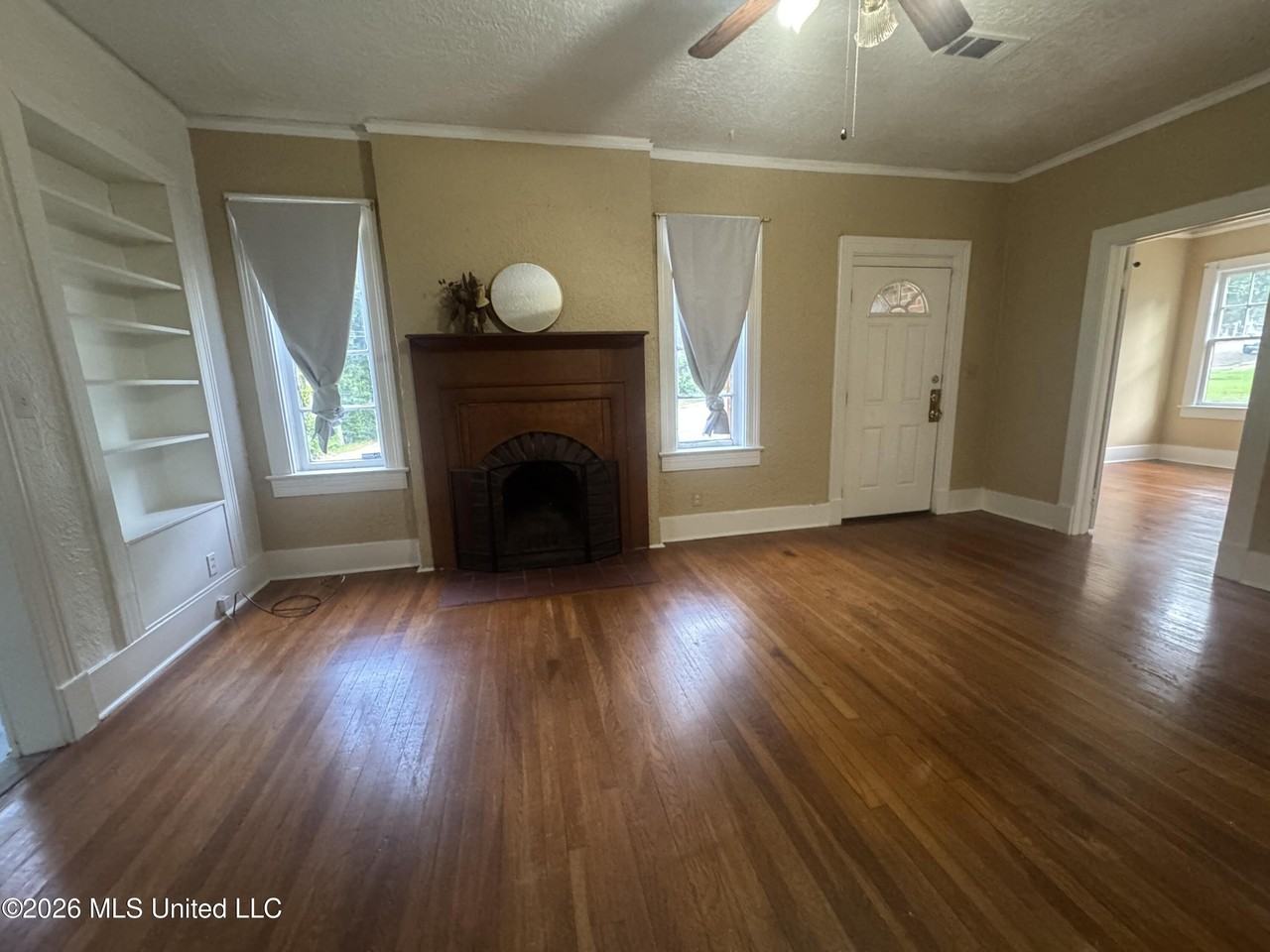 428 Decelle St - Photo 6 of 19