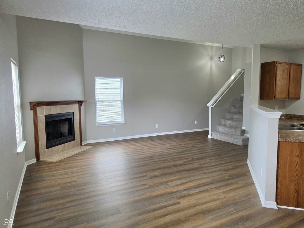 1225 Freemont Ln - Photo 5 of 20