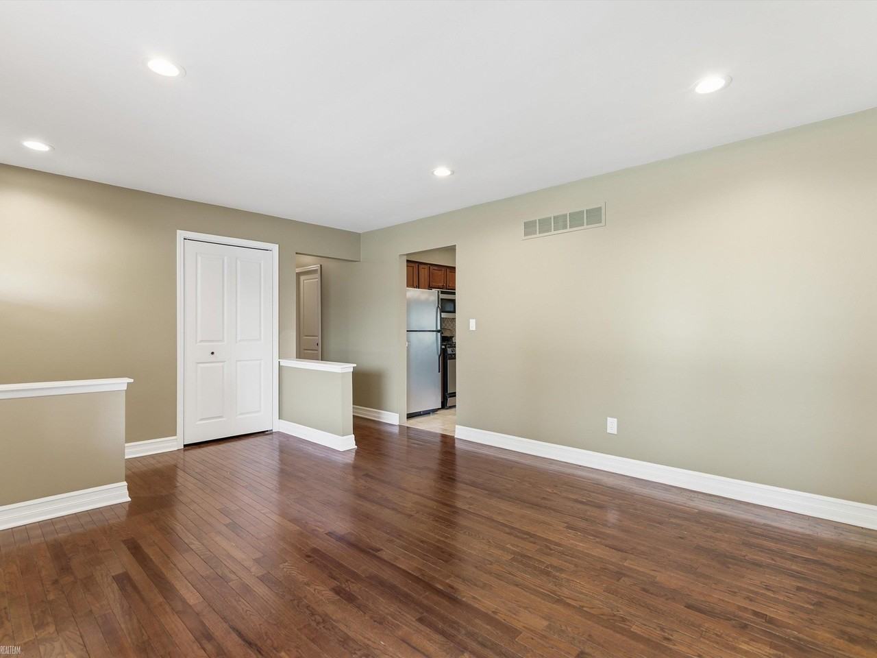 2497 Avalon Dr - Photo 4 of 47