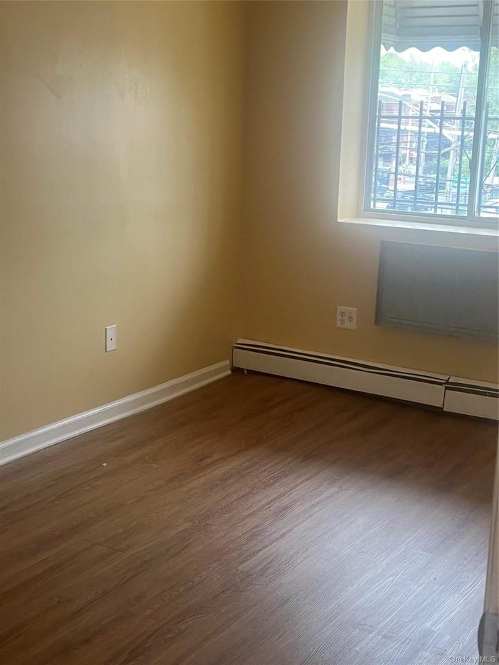3941 Laconia Ave - Photo 2 of 6
