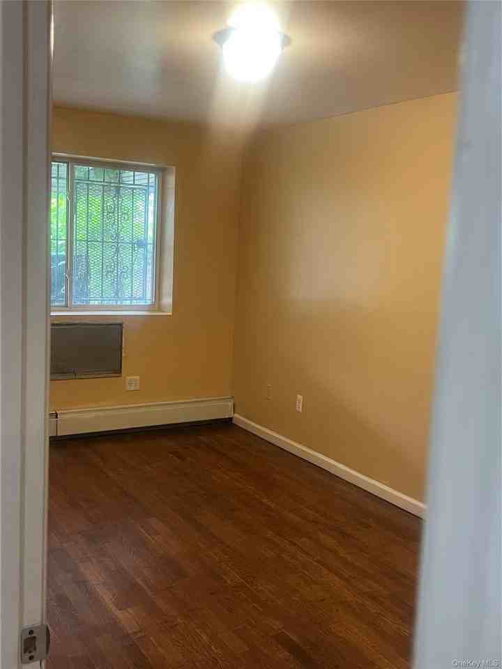 3941 Laconia Ave - Photo 3 of 6