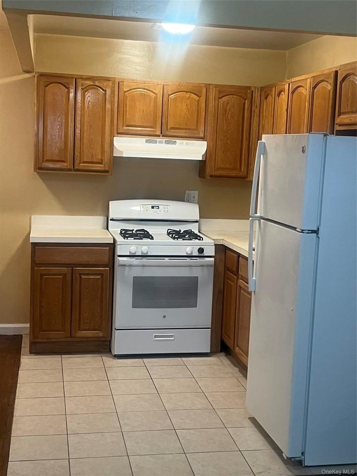 3941 Laconia Ave - Photo 4 of 6