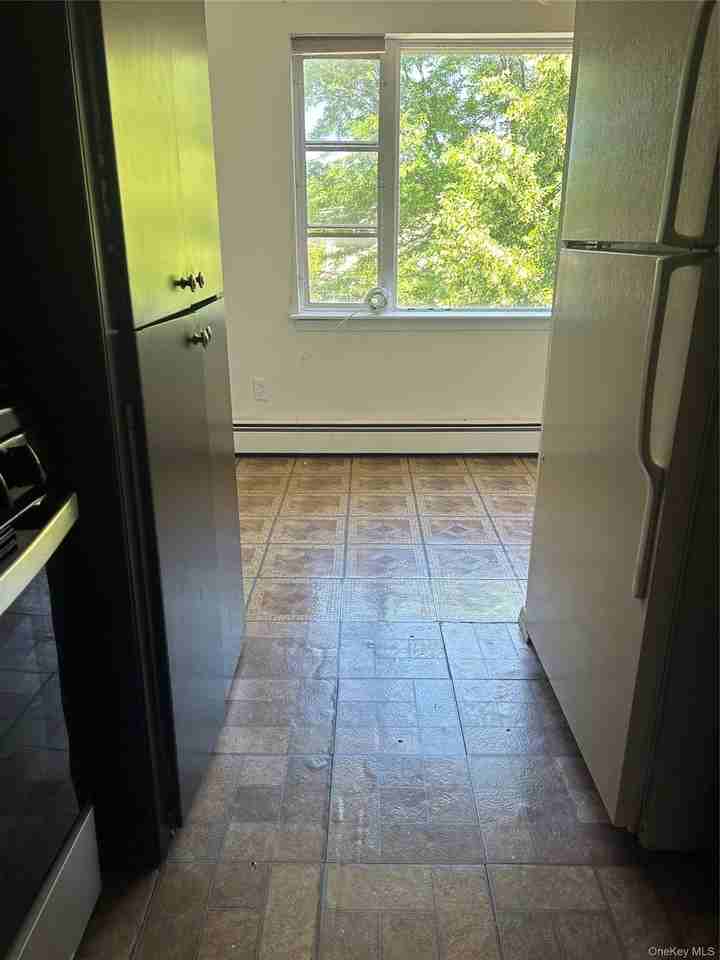 7724 252nd St #2ndFL - Photo 2 of 8