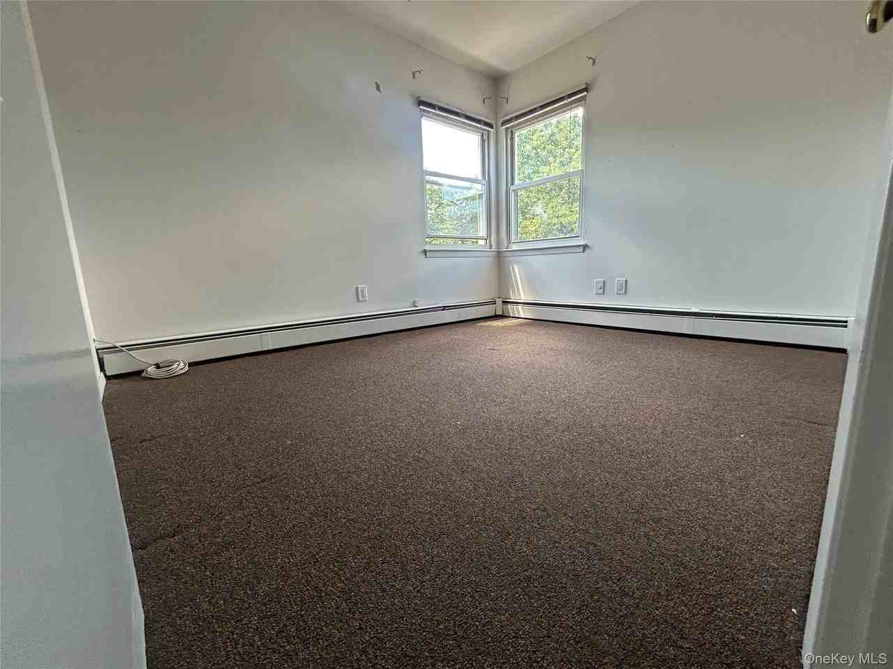 7724 252nd St #2ndFL - Photo 4 of 8