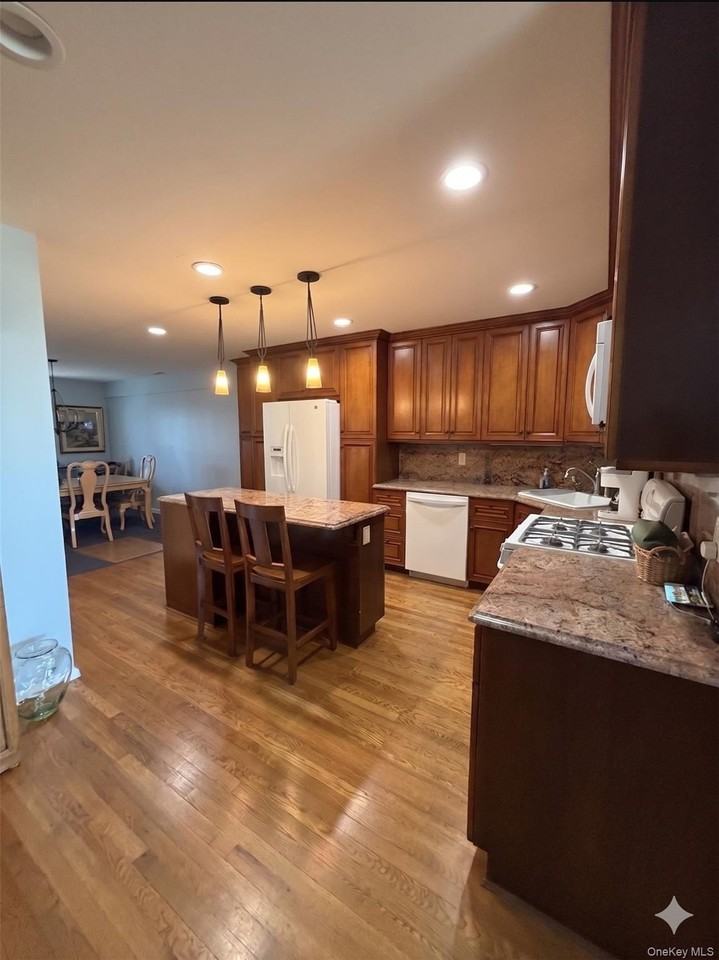 133 W Broadway - Photo 4 of 18