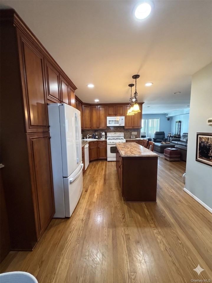 133 W Broadway - Photo 5 of 18