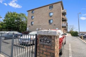 featured image of 142 Trenchard St #2E