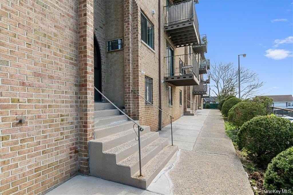 142 Trenchard St #2E - Photo 2 of 13