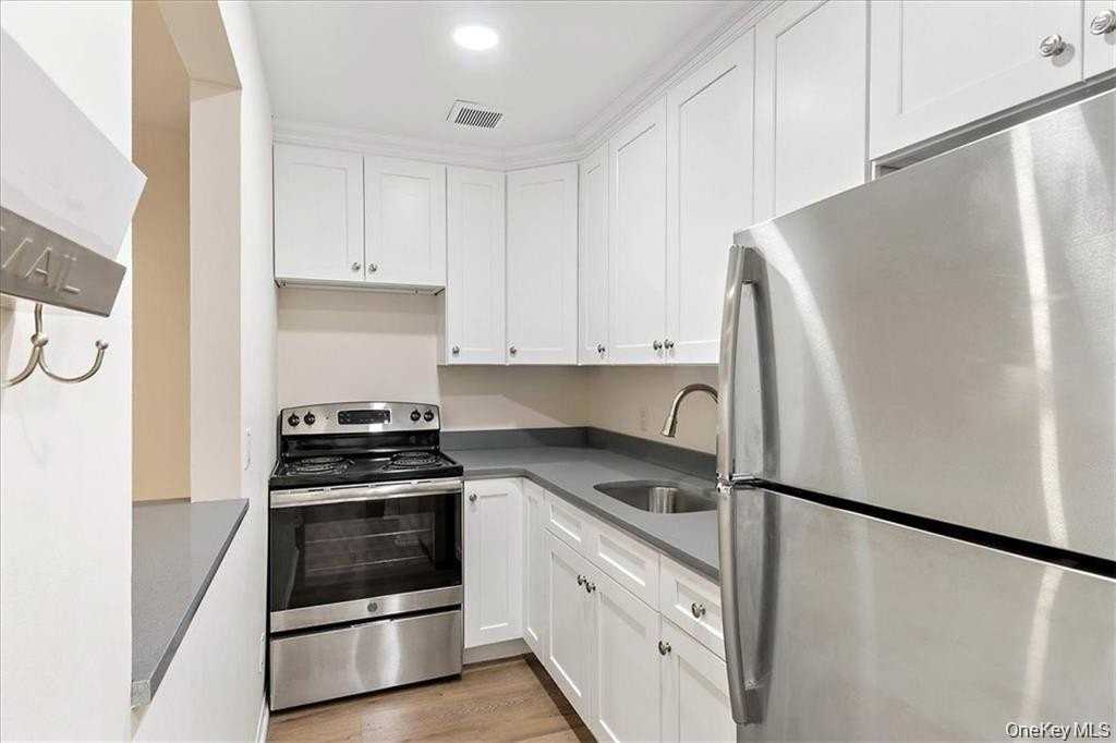 142 Trenchard St #2E - Photo 3 of 13